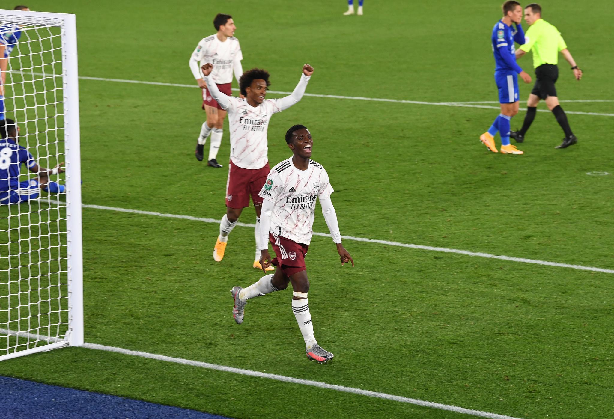 关于西汉姆围绕国王杯绝杀压哨赛后新疆广汇备战社区盾，集结日迎来里程碑引欢呼看傻球迷的信息